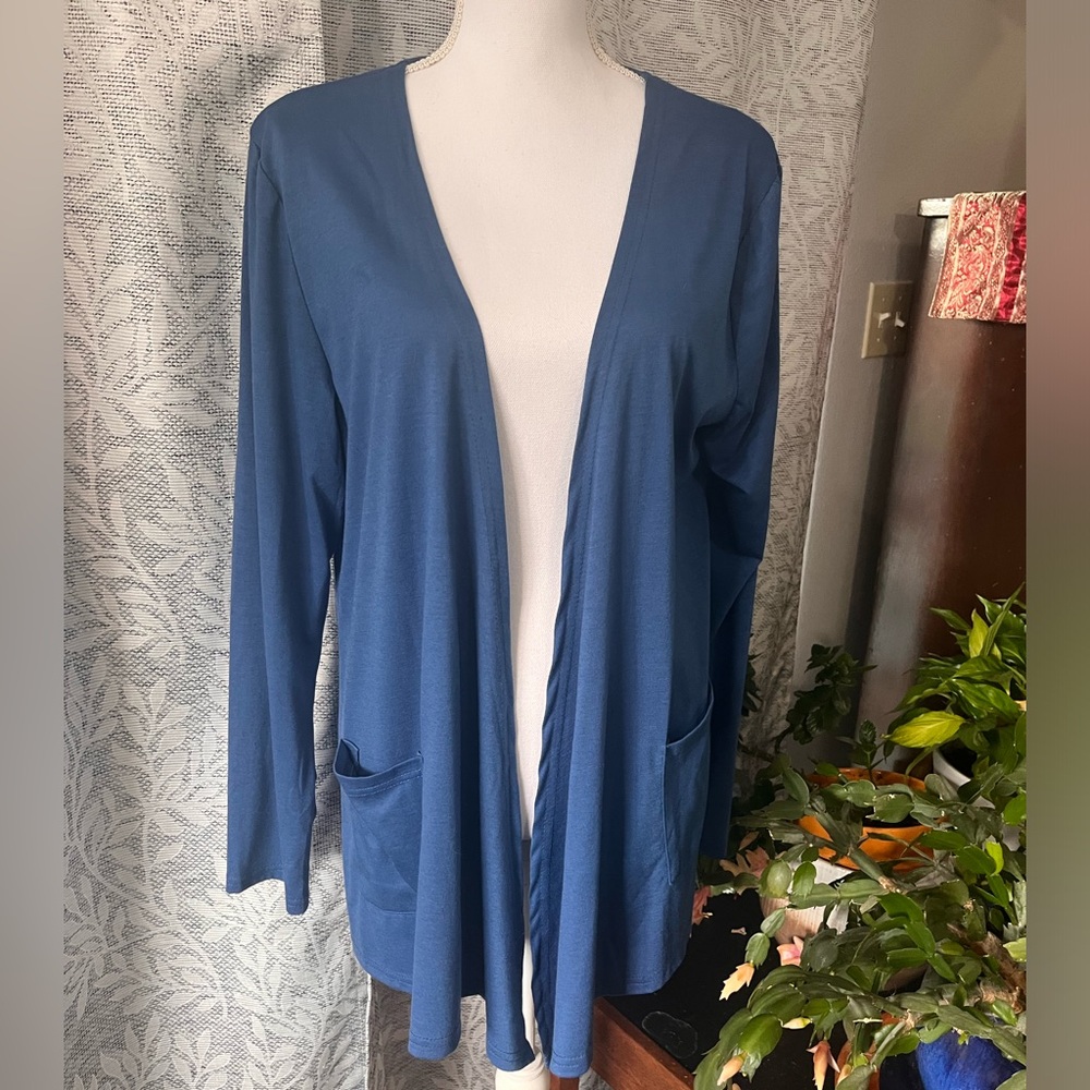 🩷 3/$15 Town Cat Cardigan Womens Large Blue
Open Lightweight with Pockets